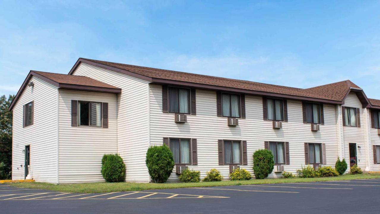 Ishpeming Magnuson Hotel Country Inn מראה חיצוני תמונה