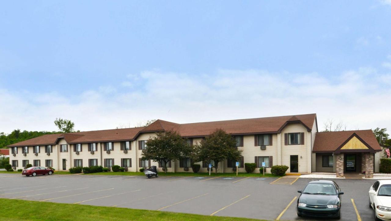 Ishpeming Magnuson Hotel Country Inn מראה חיצוני תמונה